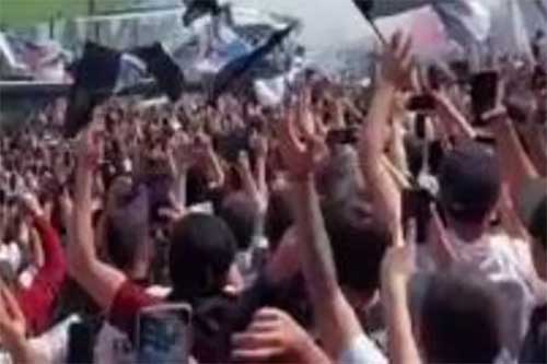 شاهد لحظة انهيار مدرج ملعب في تشيلي (فيديو)