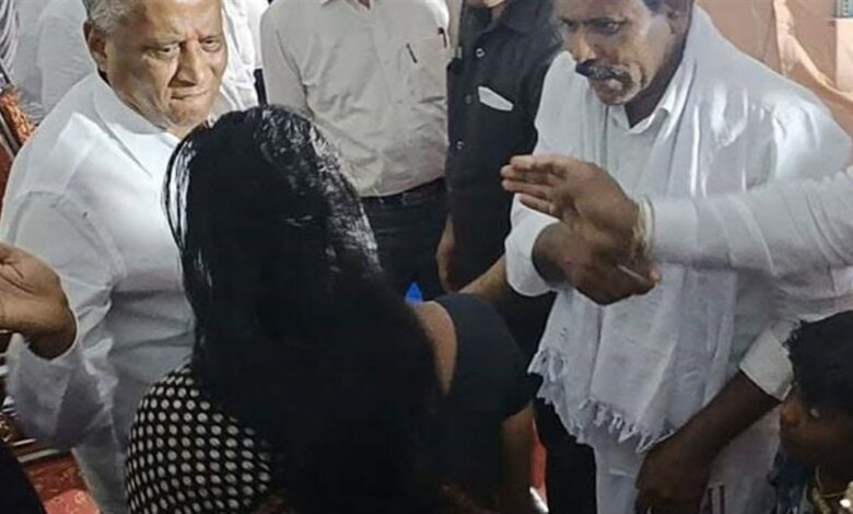 شاهد الفيديو/ وزير يصفع إمرأة طلبت تمكينها من قطعة أرض