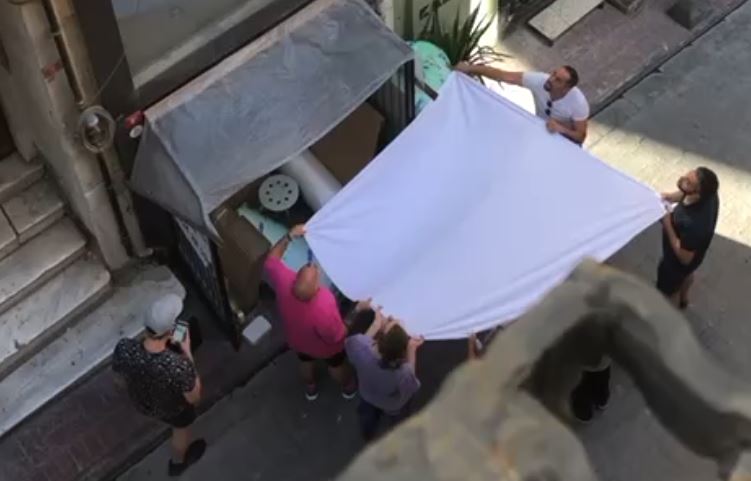 شاهد/ عملية إنقاذ مثيرة لكلب