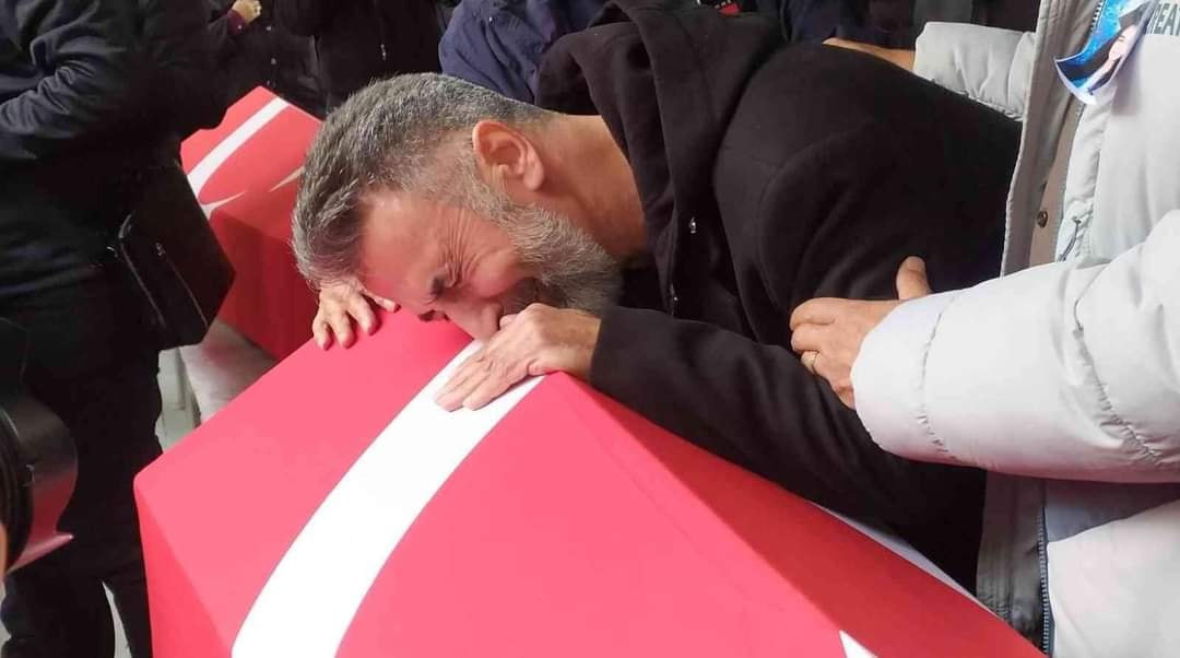 نجم مسلسل ”أرطغرل” يفقد زوجته وإبنته في تفجير إسطنبول (صور)