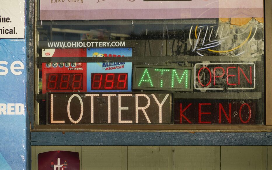 حطم الأرقام القياسية/ أمريكي يفوز بـ 2 مليار دولار في اليانصيب