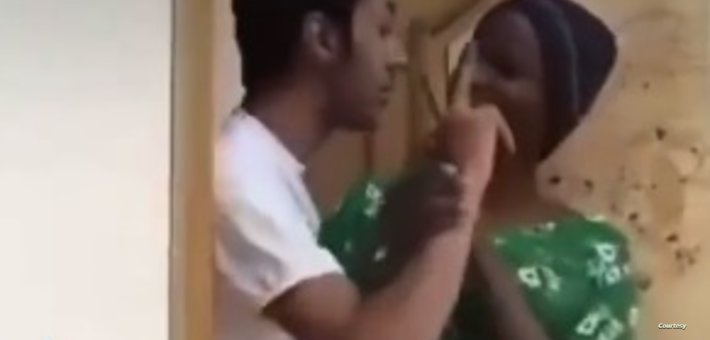 ظهر عاريا/ فيديو تحرش جنسي لشاب بعاملة يشعل غضب السعوديين