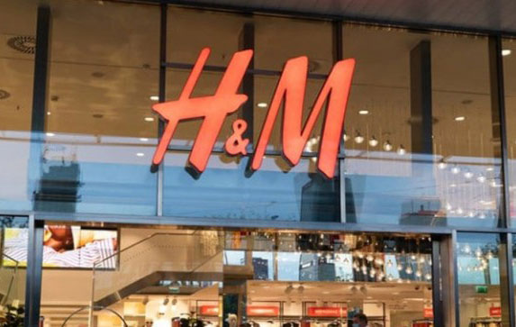 عدوى تسريح الموظفين تنتقل إلى شركة أزياء عالمية