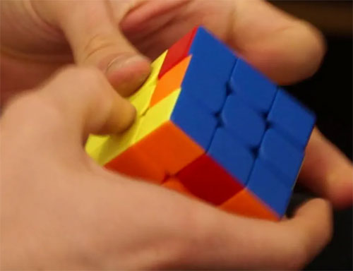 فعل المستحيل/ حلّ 7 آلاف مكعب روبيك في وقت قياسي