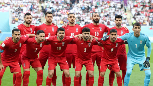 لاعبو إيران يمتنعون عن أداء النشيد الوطني في المونديال.. السبب