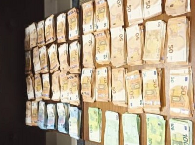 الداخلية تؤكّد ايقاف مرتكب سرقة سيارة نقل العملة بالدندان