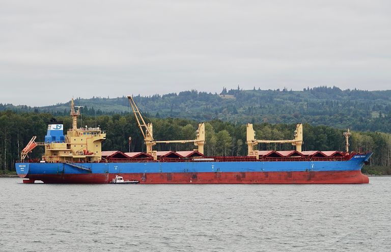 محمّلة بالسكر/ سفينة قادمة من البرازيل ترسو بميناء بنزرت