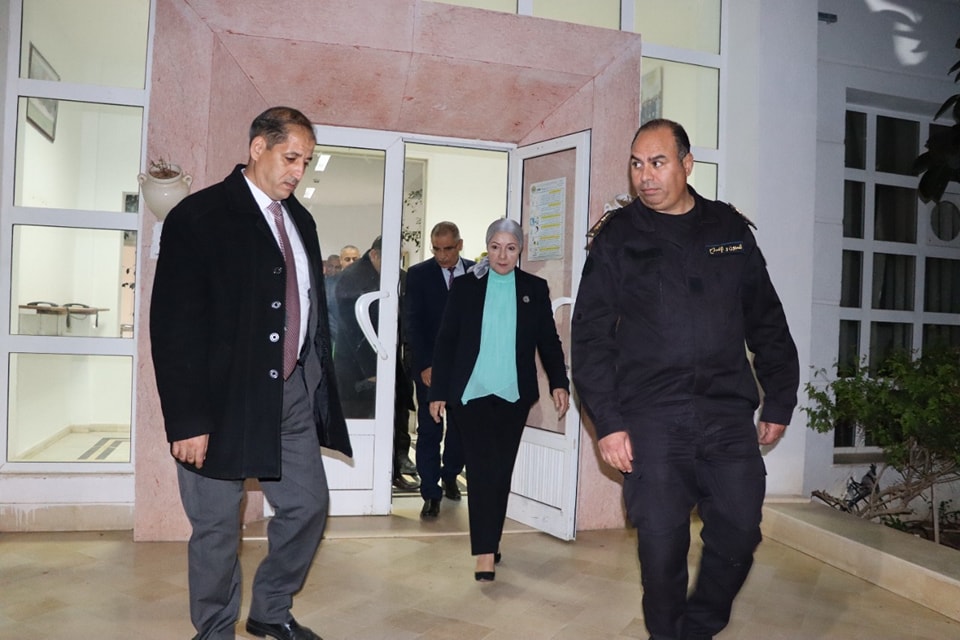 لأسباب إنسانية/ وزيرة العدل تأذن بنقلة عدد من مساجين سجن المرناقية
