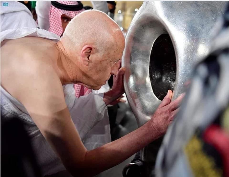 شاهد / قيس سعيد في الكعبة الشريفة(صور)