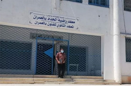 انتقدت أستاذها/ طرد تلميذة من معهد الفنون بالعمران (فيديو)