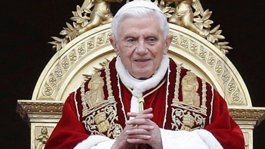 وفاة بابا الفاتيكان السابق