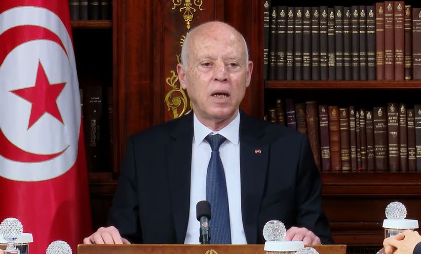 فيديو/ سعيّد منتقدا قاضيا: كان عليه أن يعرف على أي قدم يرقص