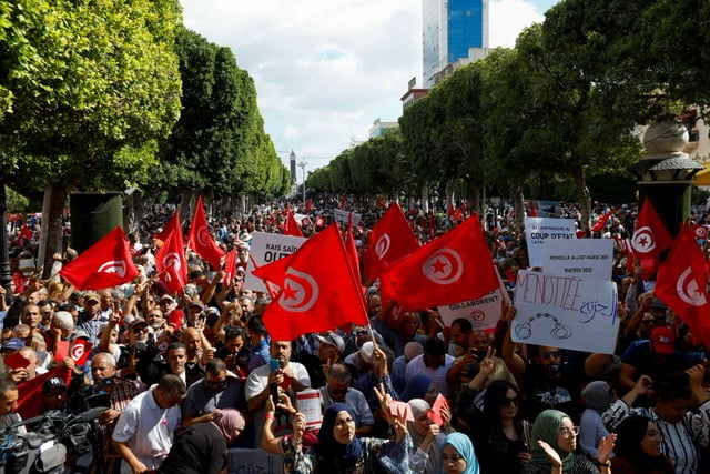 من اليمين إلى اليسار/ أحزاب تطالب بتصحيح المسار