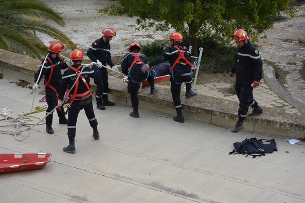 سقوط شاب من أعلى جبل الرصاص