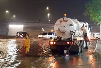 شاهد/ سيول بمكة المكرمة.. تعليق الدروس وإغلاق طرق (فيديو)