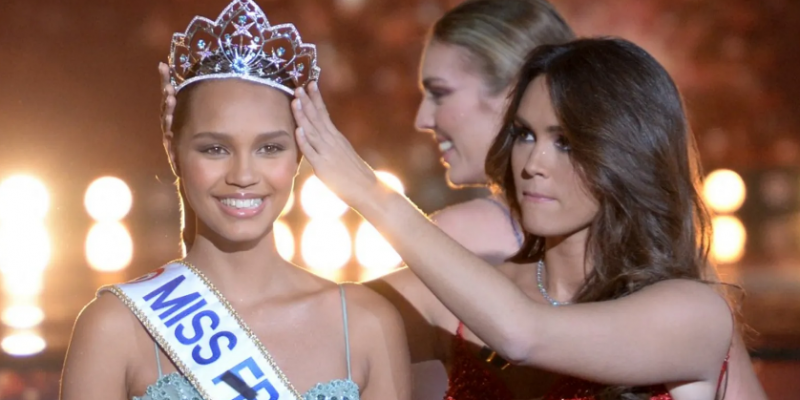 شاهد/ تتويج طالبة ملكة لجمال فرنسا