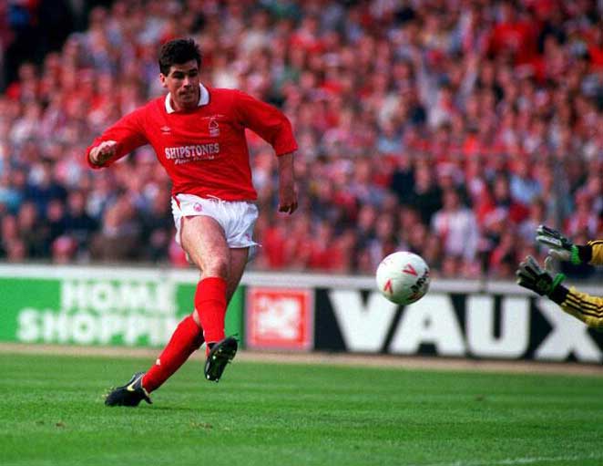 لاعب إنكلترا ومانشستر يونايتد الأسبق ساعي بريد