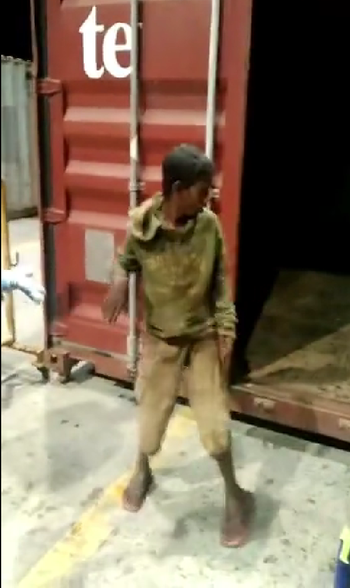 لعبة “الغميضة” تحمل طفلًا من بلد الى آخر