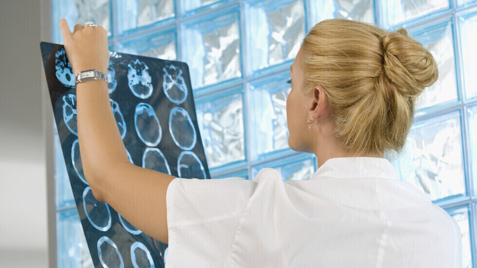 منها ألزهايمر/علماء يبتكرون قبعة “ذكية” لعلاج أمراض الدماغ