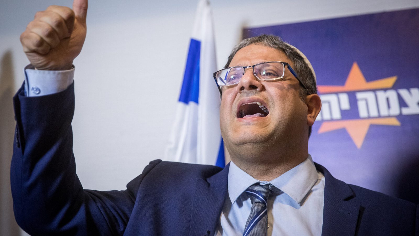 وزير اسرائيلي يتوعد فلسطينيين بـ”إعدام على كرسي كهربائي”