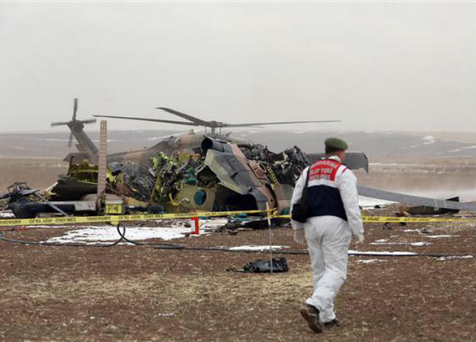 الجزائر/ تحطم مروحية عسكرية ومقتل طاقمها