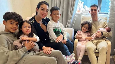 رونالدو وعائلته