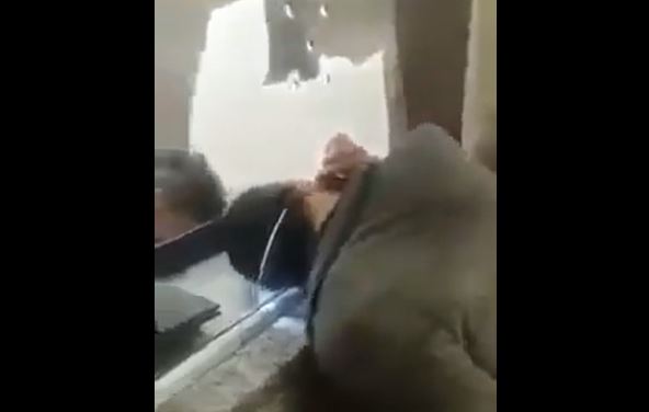 شاهد/ نهاية من يحشر انفه في شباك الادارة