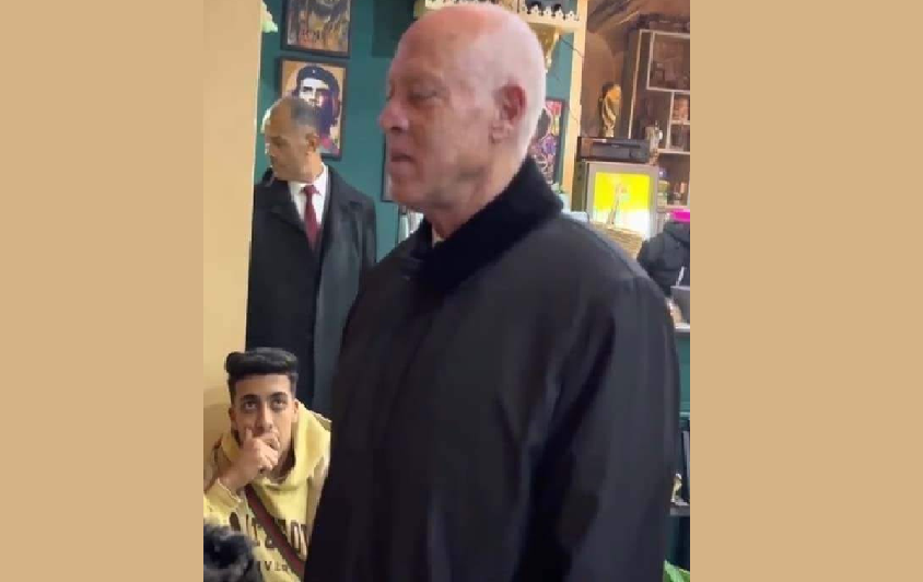 أشعلت الفايسبوك/ صورة شاب باب منارة في حضرة الرئيس