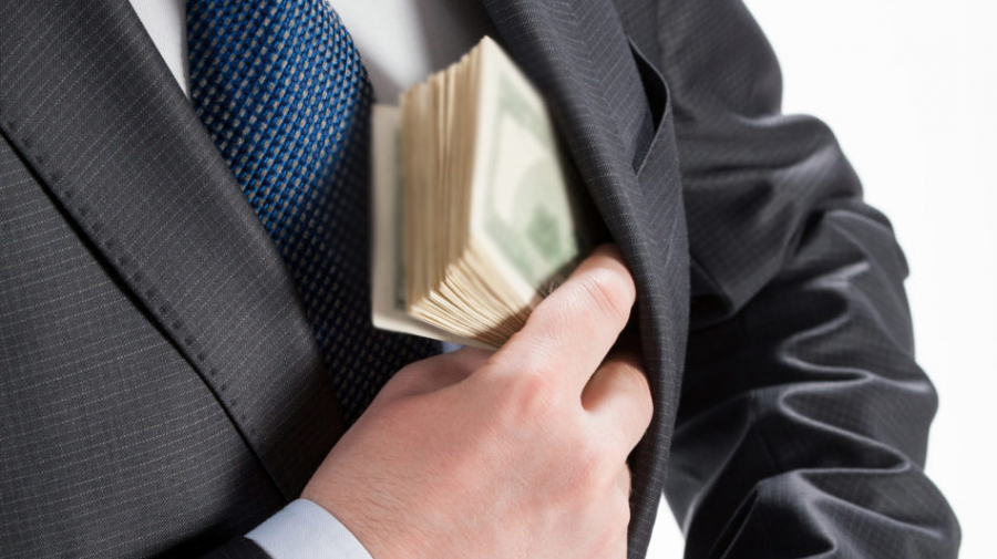 استولى على ربع مليار/ صدور حكم قضائي في حق موظف ببنك