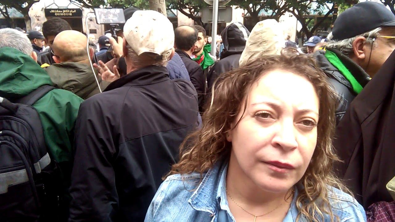 لوموند: سعيد سمح بترحيل الجزائرية أميرة بوراوي إلى فرنسا