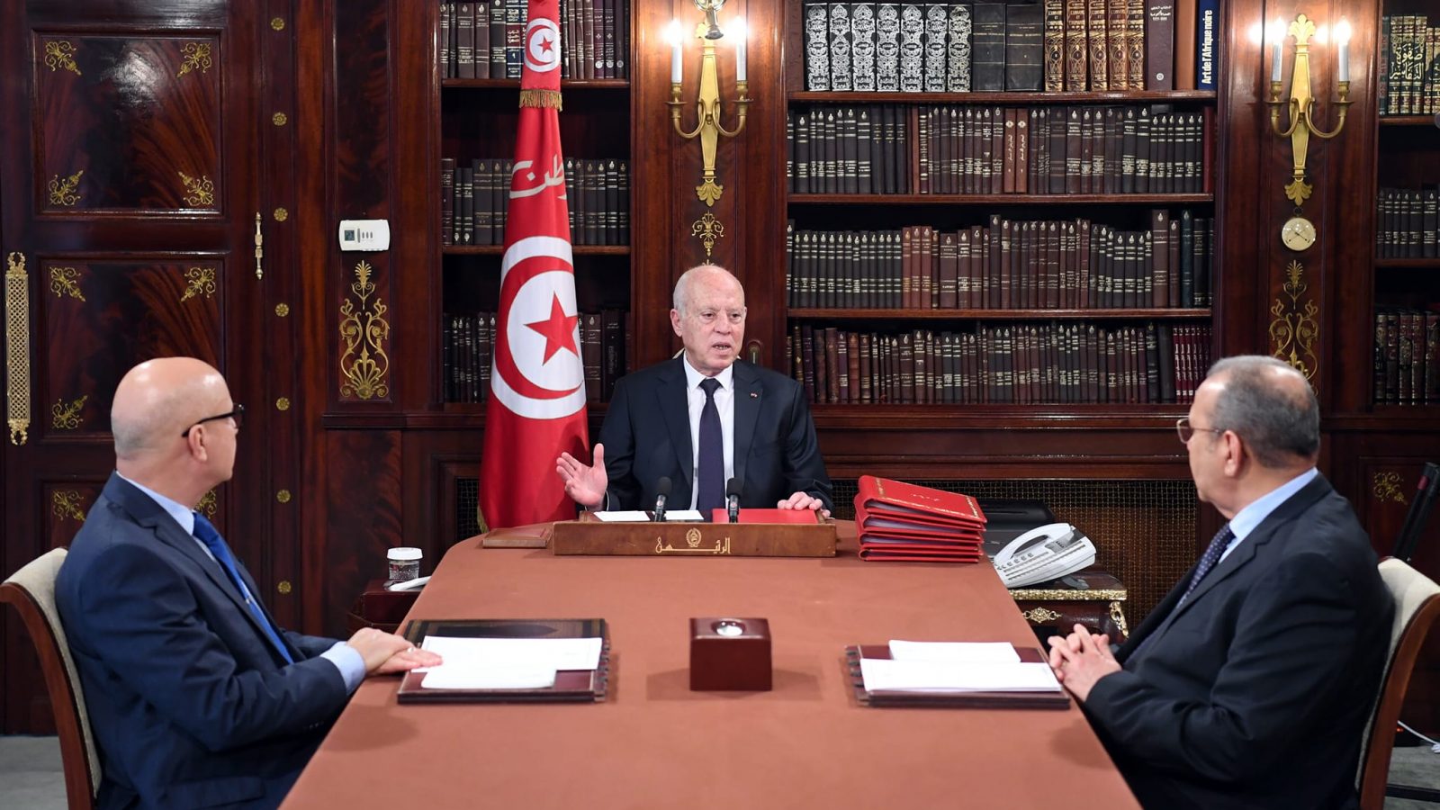 سعيّد : جهة تحتكر توريد علف الحيوانات والزيت المدعم يُستعمل في صناعة الدهن سعيّد : جهة تحتكر توريد علف الحيوانات والزيت المدعم يُستعمل في صناعة الدهن