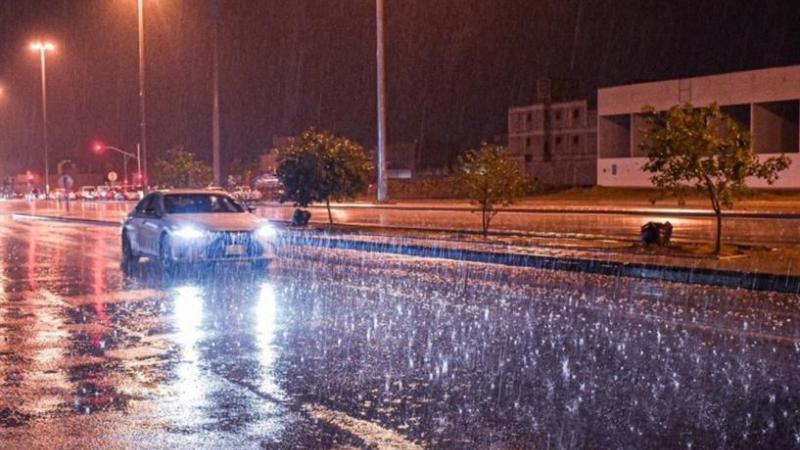 الليلة/ أمطار غزيرة بأغلب المناطق