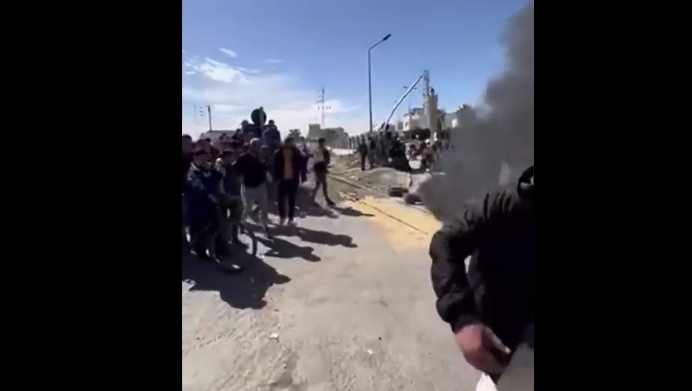 الجم/ احتجاجات بعد وفاة طفلة دهسها القطار