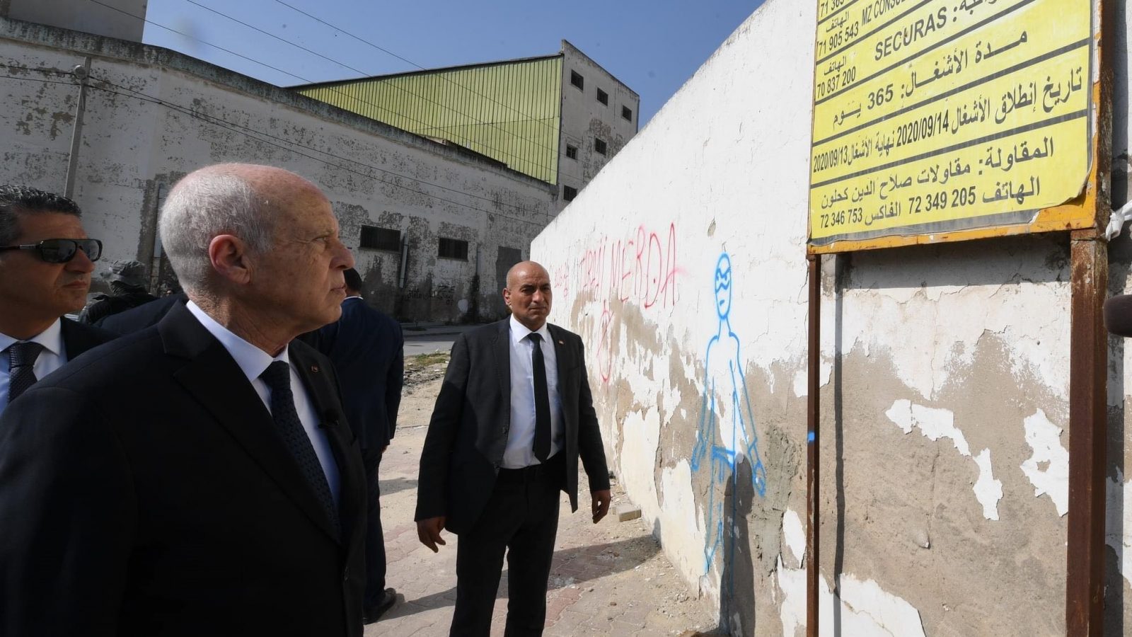 فيديو/ سعيّد يعاين أشغال مركز التكوين المهني بجبل الجلود.. ويتسائل أين الوزير؟