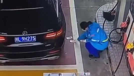 عاملة صينية