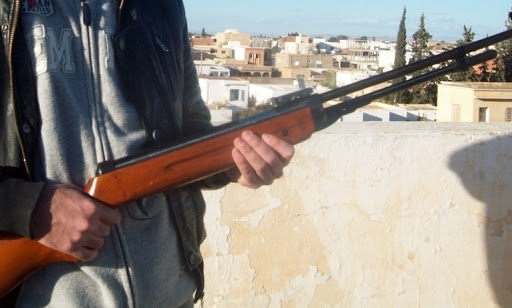 فيديو / معركة في قصر هلال بين عائلتين باستعمال الاسلحة النارية