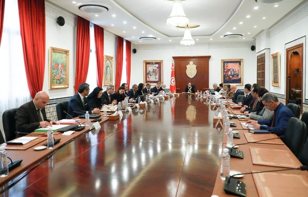 مجلس الوزراء يوافق على مشاريع مراسيم وأوامر