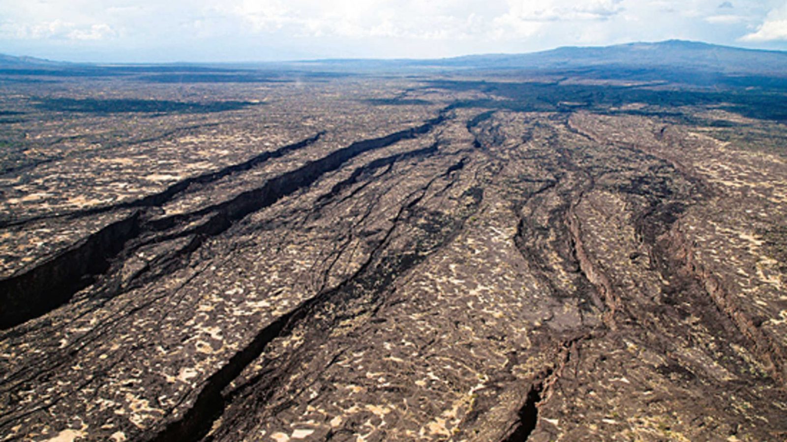 دراسة تدهش العلماء..”محيط جديد” يتكون في إفريقيا