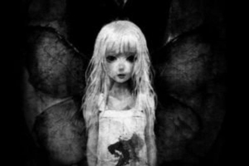 تقليدا للعبة الكترونية / تلميذتان تعتديان على انفسهن بآلة حادة تقليدا للعبة الكترونية / تلميذتان تعتديان على انفسهن بآلة حادة