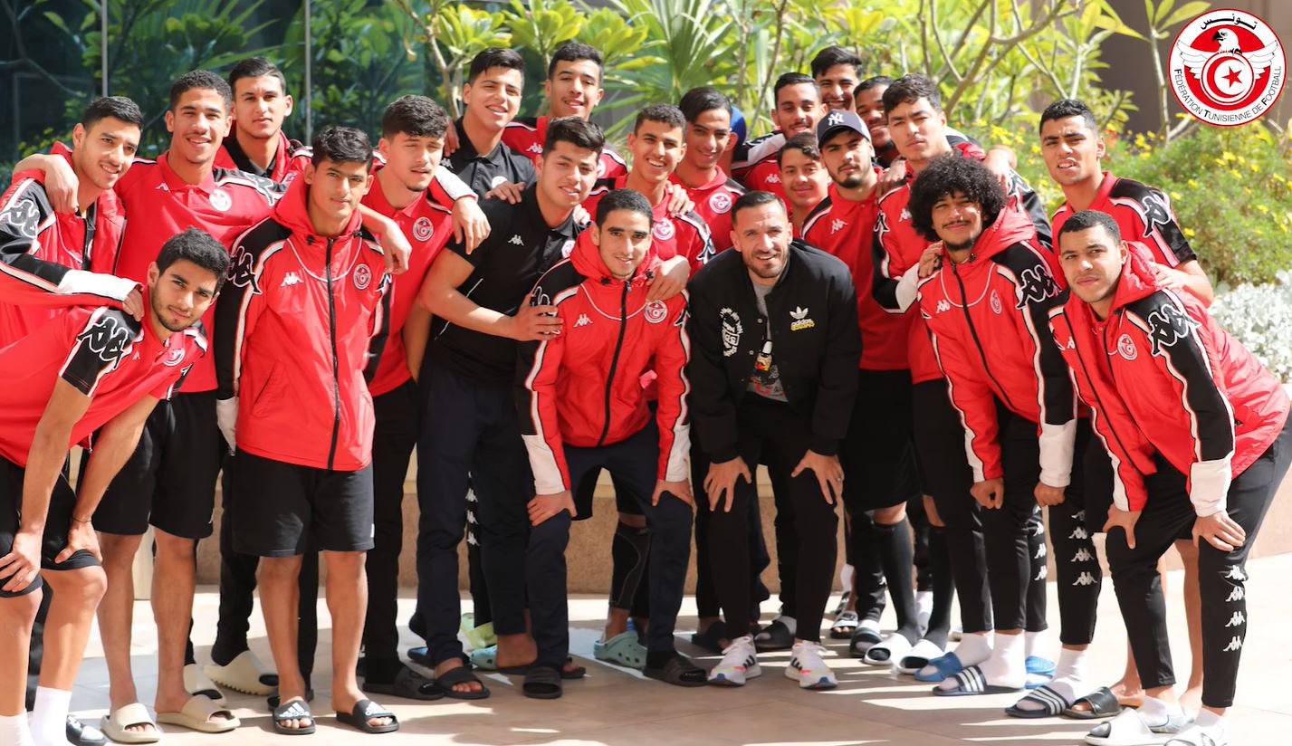 قبل مواجهة زامبيا/ معلول يساند لاعبي منتخب الأواسط (فيديو)
