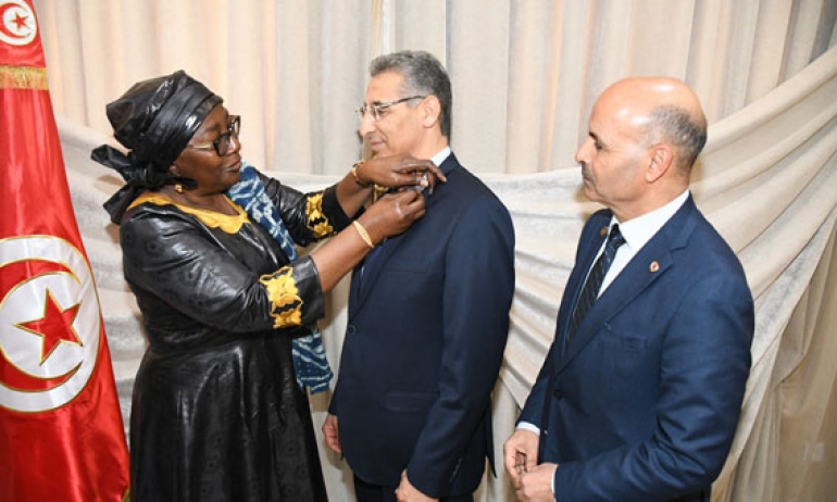 شرف الدين يتسلم وسام “الآمر” من المنظمة الدّولية للحماية المدنيّة