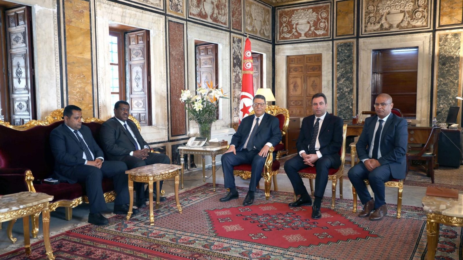 اول لقاء لبودربالة مع شخصيات عربية ..التفاصيل