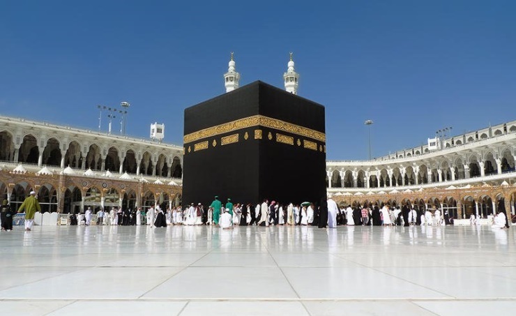 انطلاق مراسم غسل الكعبة