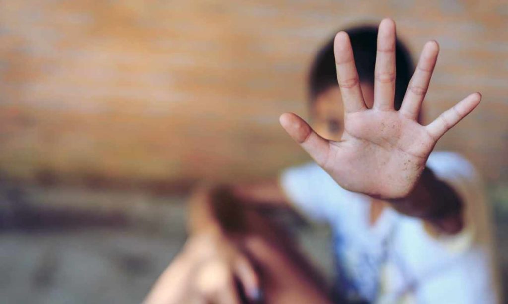 مربّية تُعنّف أطفال في رحلة مدرسية/ وزارة المرأة تحقّق