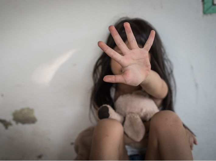 تعنيف اطفال