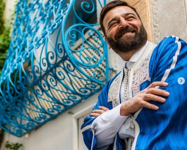 بالجبة التونسية/ سامر المصري يحتفل بشهر رمضان (صور)