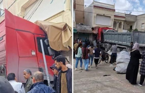 حي التضامن/ شاحنة تصطدم بـ”حمّاص” (صور)