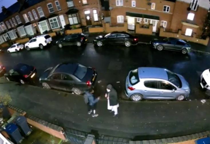 انقلترا/ محاولة حرق مسن بعد خروجه من مسجد “فيديو”