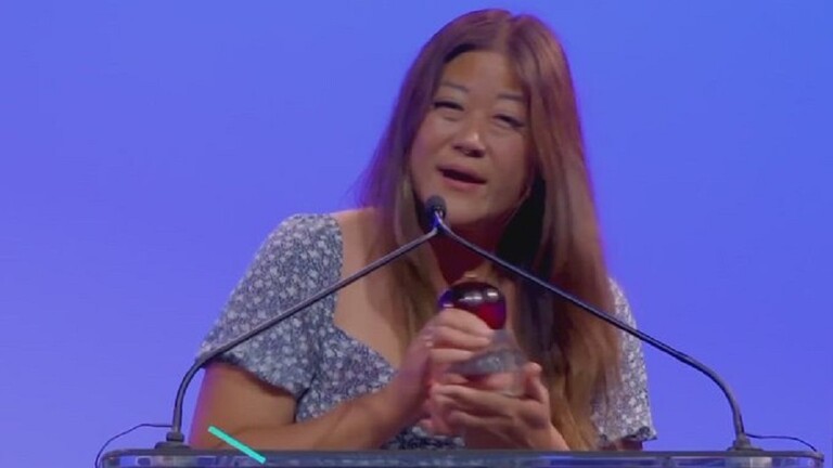 إيقاف معلمة بتهمة الاعتداء الجنسي على طالب