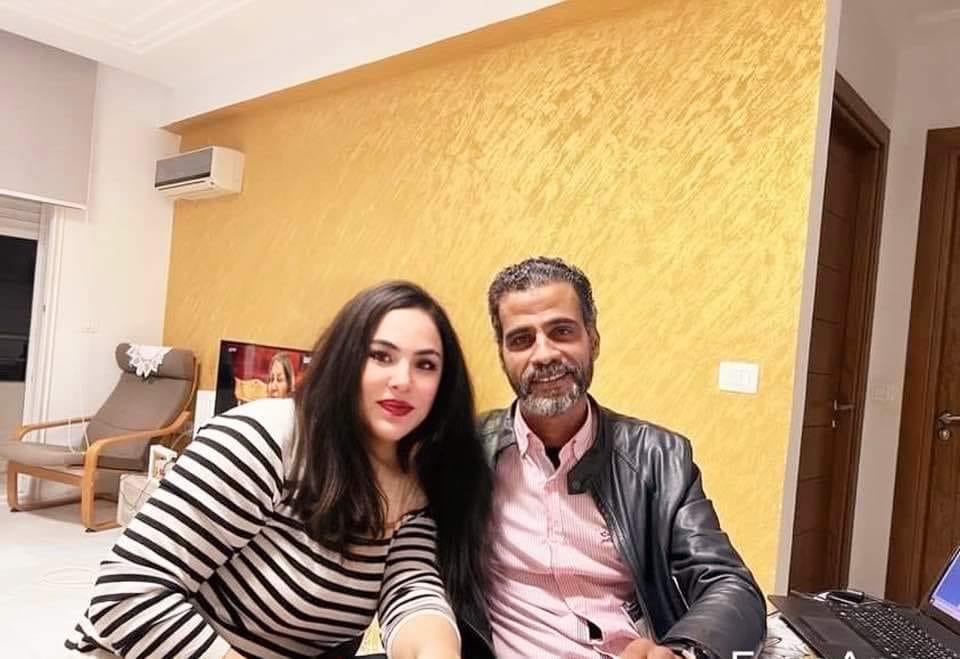 بعد ان هاجمها/ صورة تجمع الرميلي بمنتجة “للّا سندريلا”